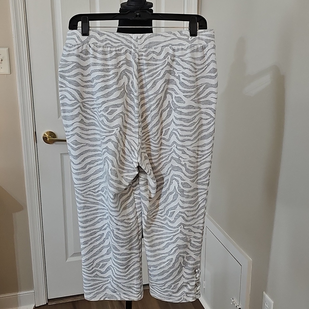 Capris - Picture 8 of 15